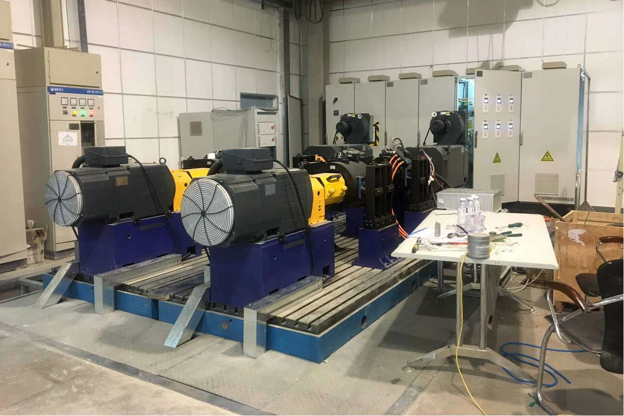 Four-motor powertrain test bench