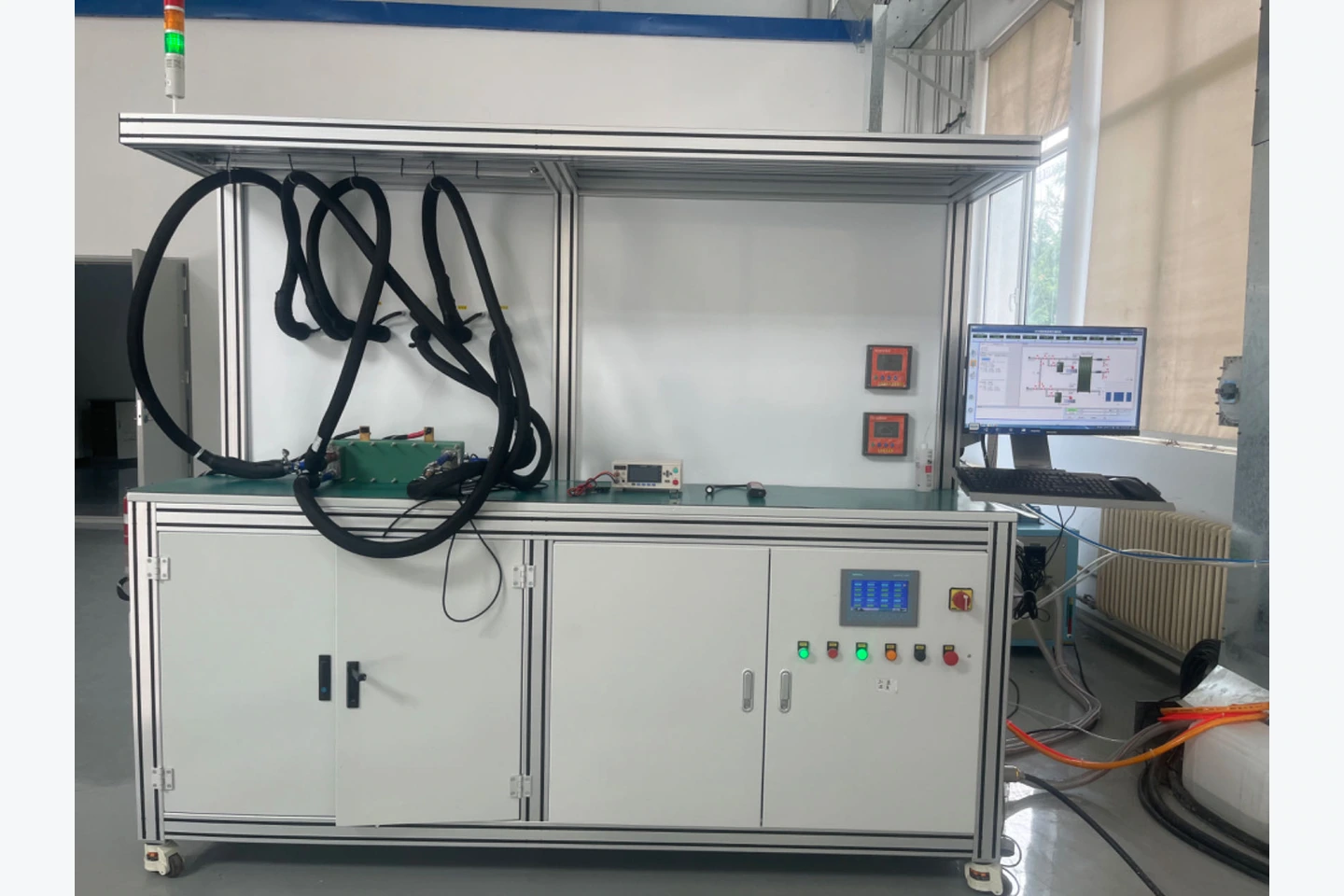 Fuel cell stack test bench