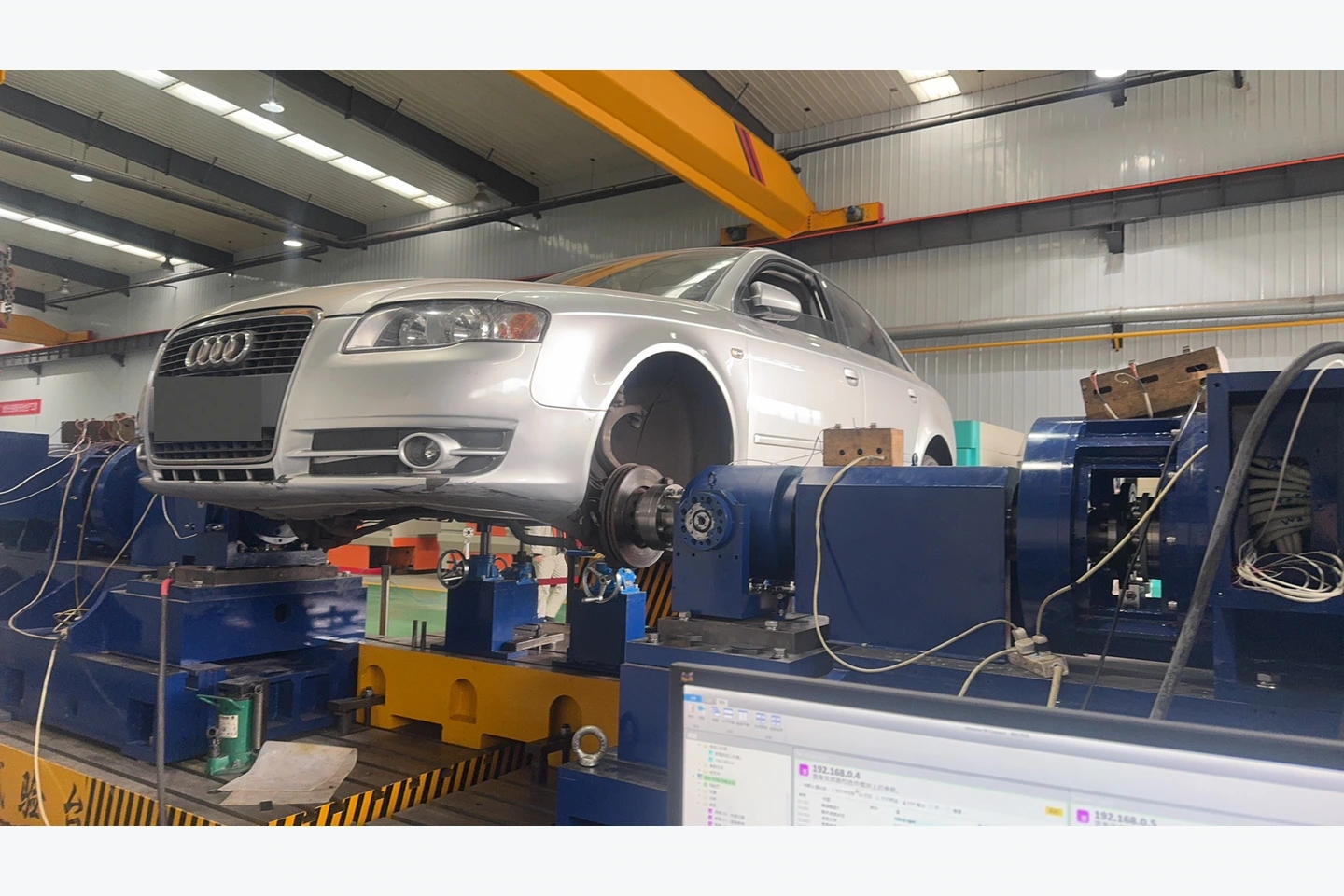 Vehicle-in-the-loop and hub-coupled loading platform