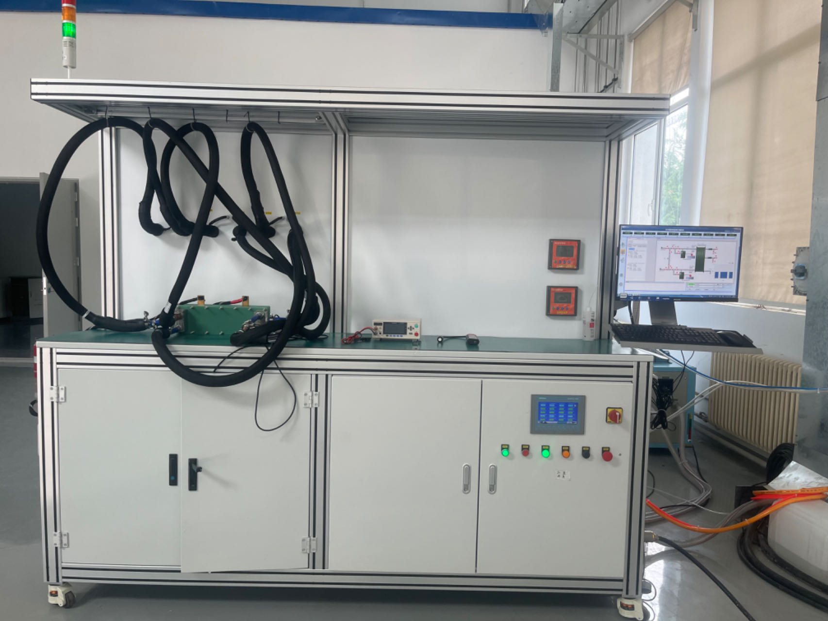 Photograph of the 1 kW fuel cell test bench
